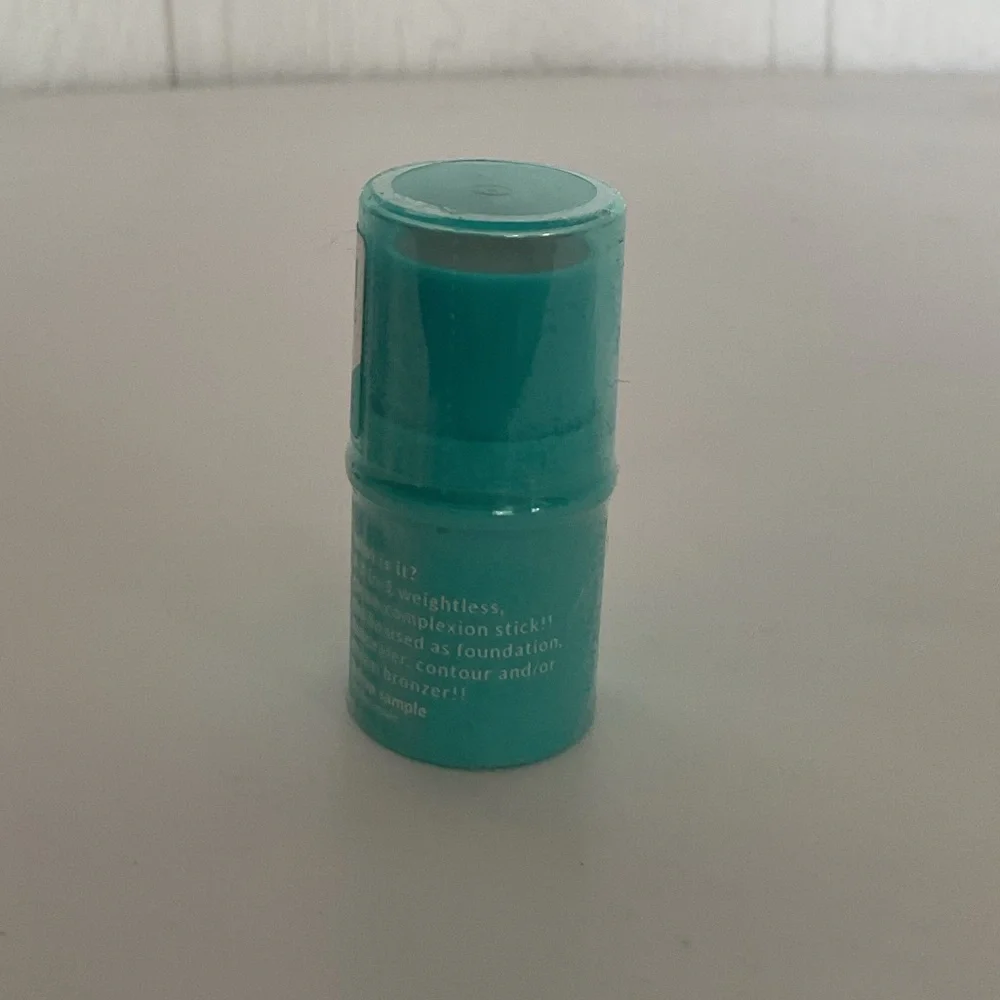 Thread Beauty Face Complexion Stick in Neutral Tan. NWT. Deluxe sample size